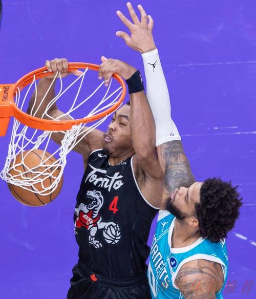 开云体育APP：巴雷特打进关键球 猛龙主场险胜黄蜂