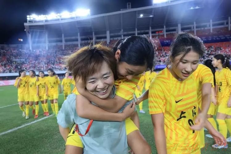 开云体育中心：四天两冠，上海女足小花傲然绽放